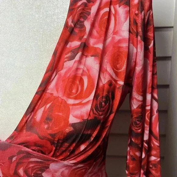 Almost Famous Floral Deep V-Neck Mesh Stretch Long Sleeve Top Size M Red & Pink - Picture 5 of 12